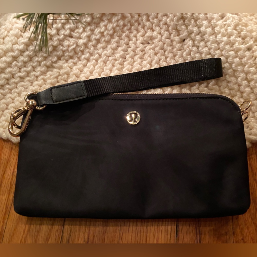 Lululemon wristlet black never used